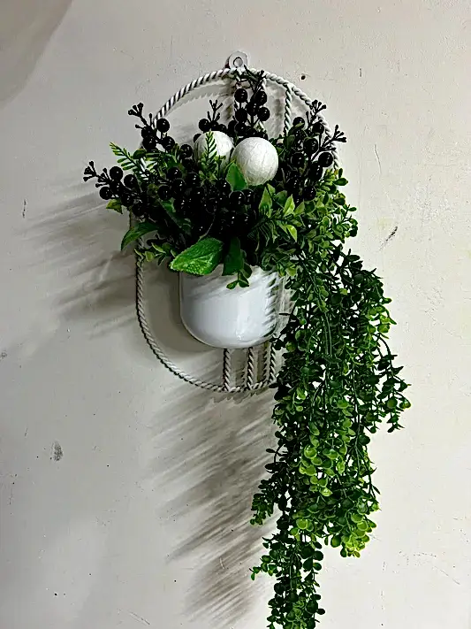 Yapay Çiçekli Burgulu Beyaz Ferforje No:2